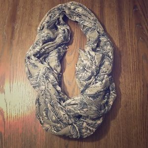 Grey feather print scarf